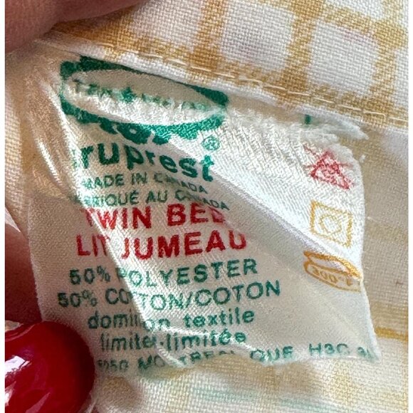 Vintage 1970s top/ flat sheet, pink peonies flowers, checkered, twin si - Picture 9 of 10